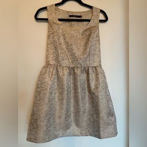 ARK & CO. Gold Metallic Sleeveless Dress